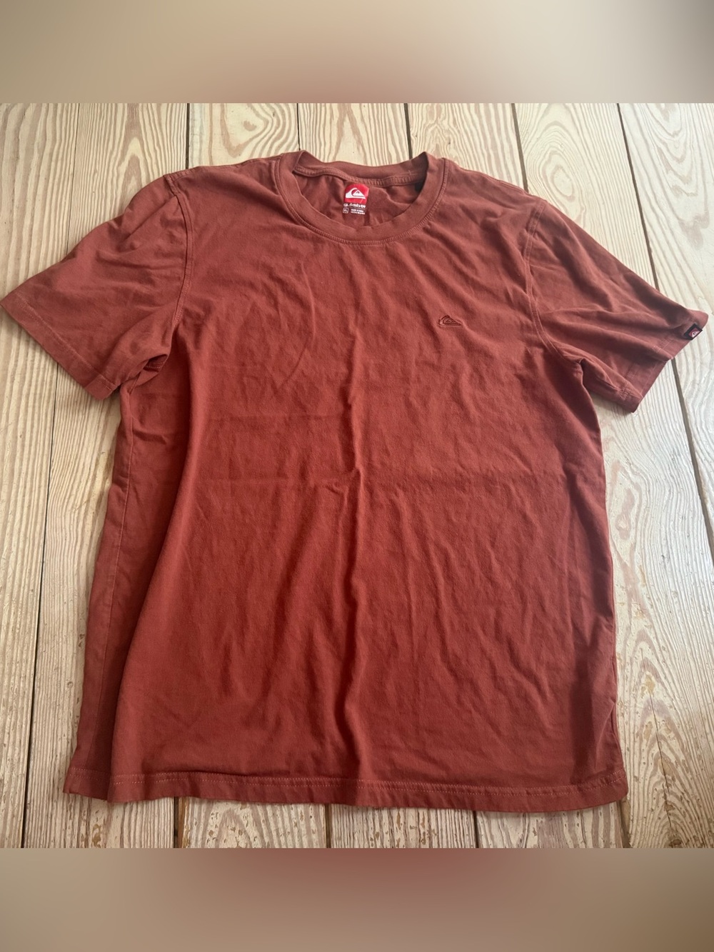 Quiksilver XL rust t-shirt size xl